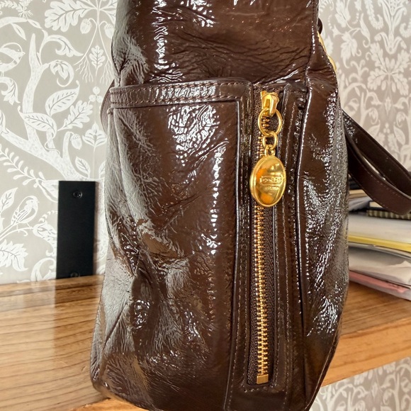 Coach Patent Mahogany Gallery Tote Gold Hardwarew/ Hangtag & Side Medallions EUC - Picture 7 of 16